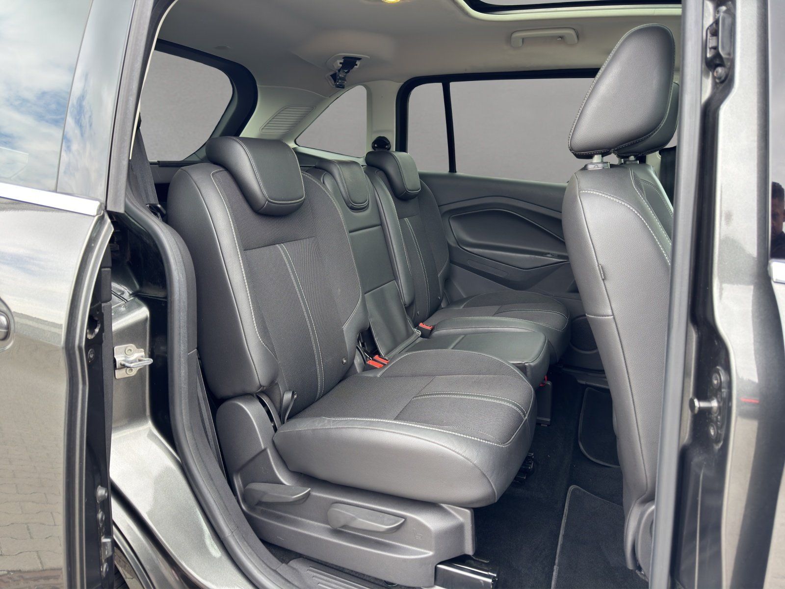 Fahrzeugabbildung Ford Grand C-Max Titanium Aut./KAMERA/GRA/NAVI/XENON/