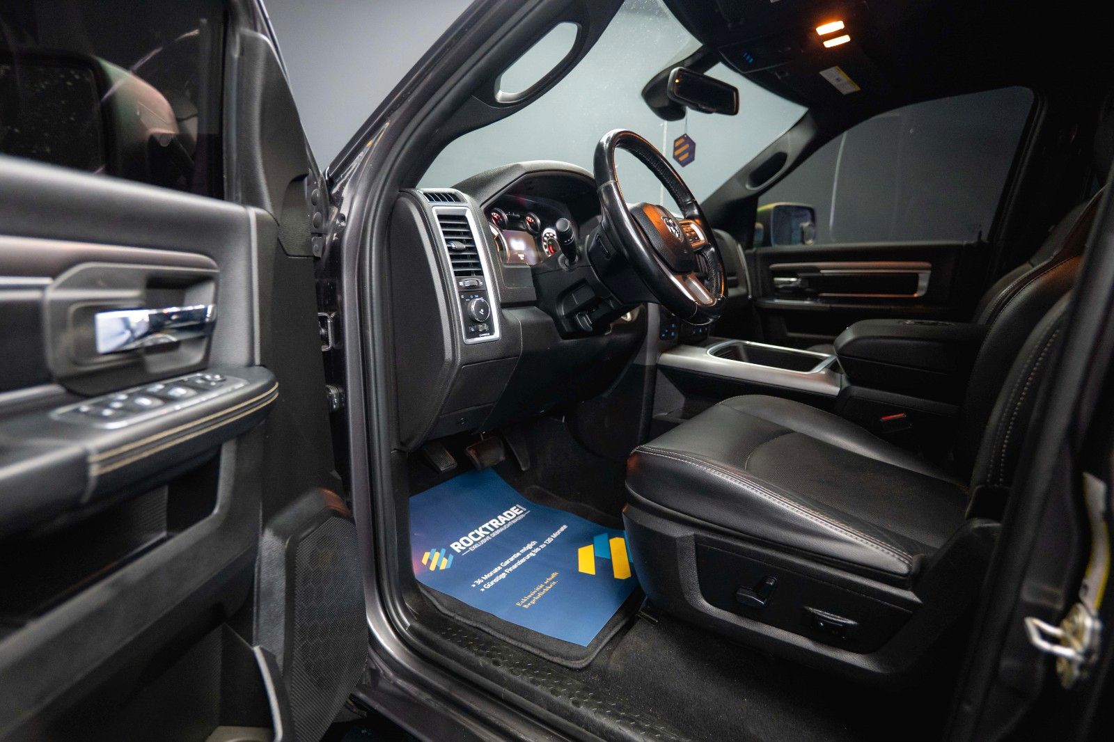 Fahrzeugabbildung Dodge RAM 5.7 V8 HEMI 4x4 Sport OFFROAD Night WARLOCK