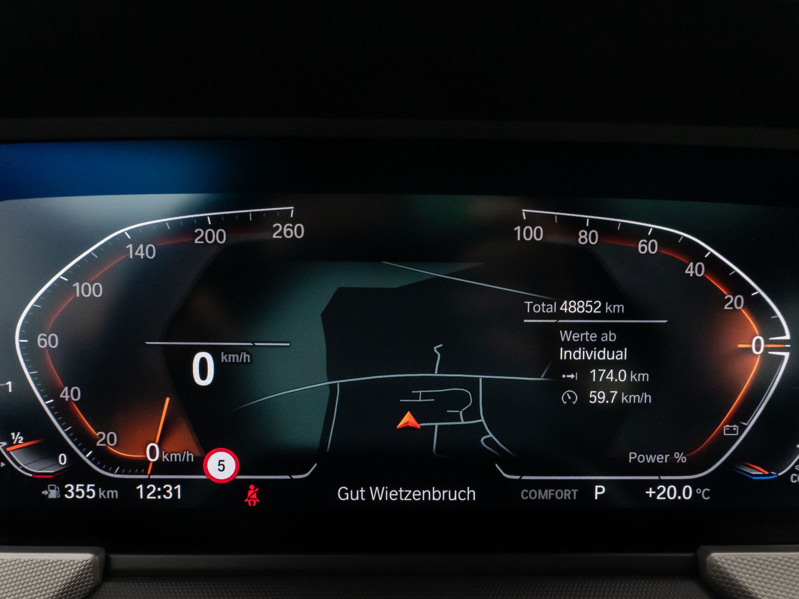 Fahrzeugabbildung BMW 118i Panorama HUD DAB HiFi WLAN PDC LED Alarm