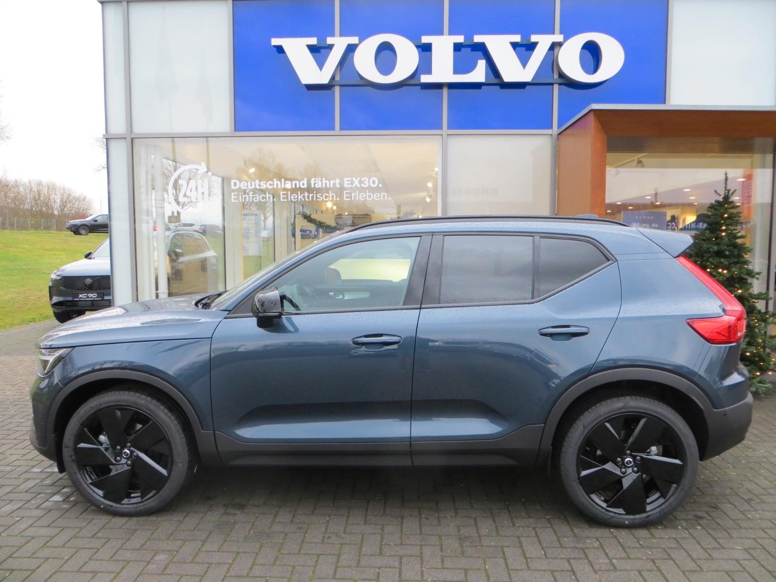 Volvo XC40 B4 Plus Black Edition DCT 360° KAM AHK