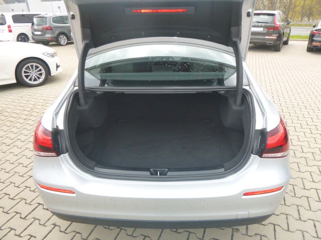 Fahrzeugabbildung Mercedes-Benz A 180 Limousine >NAV/LED/KAM/PDC/SHZ<