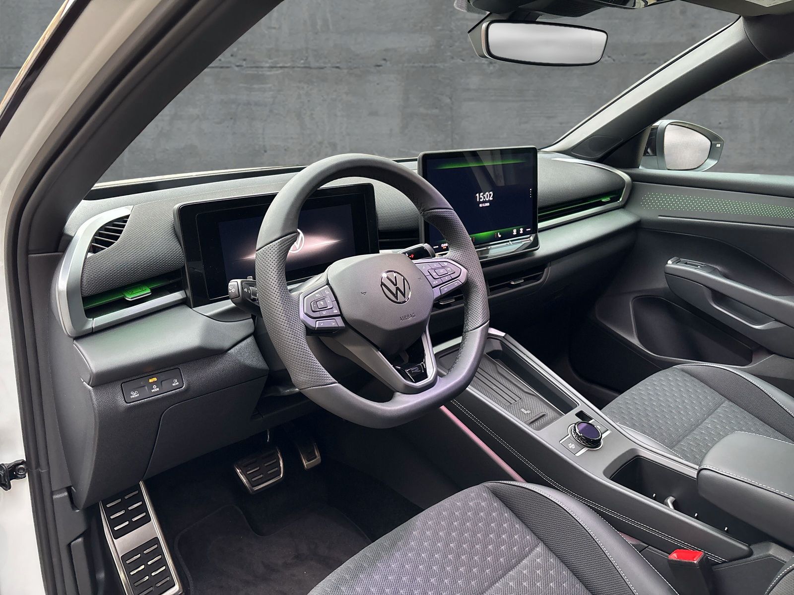 Fahrzeugabbildung Volkswagen T-Roc R-Line 1.5 eTSI DSG App-Connect RFK