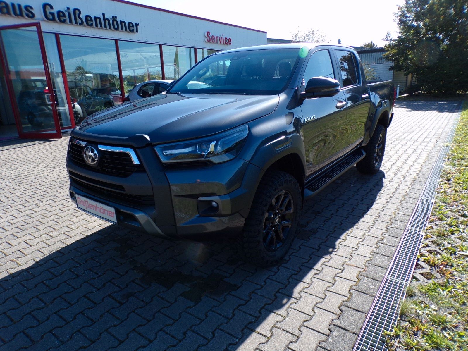 Toyota Hilux 2025, 2.8 hibrīds, Automāts, SUV/Apvidus, Pelēks — Latvijā
