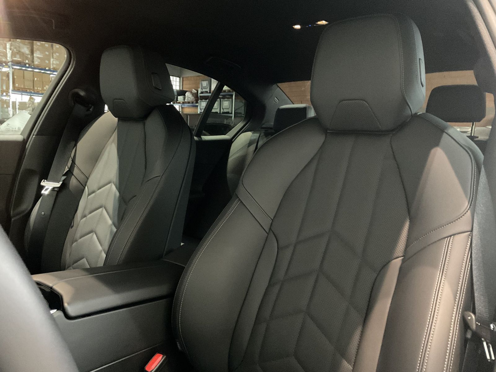 Fahrzeugabbildung BMW i5 xDrive40 M Sportpaket, Aktive Sitzbelüftung v