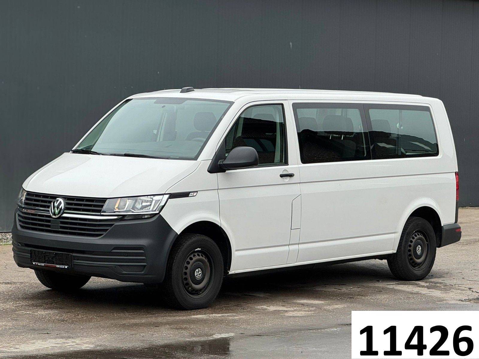 Volkswagen T6.1 Transporter Kombi lang 8 Sitzer Klima