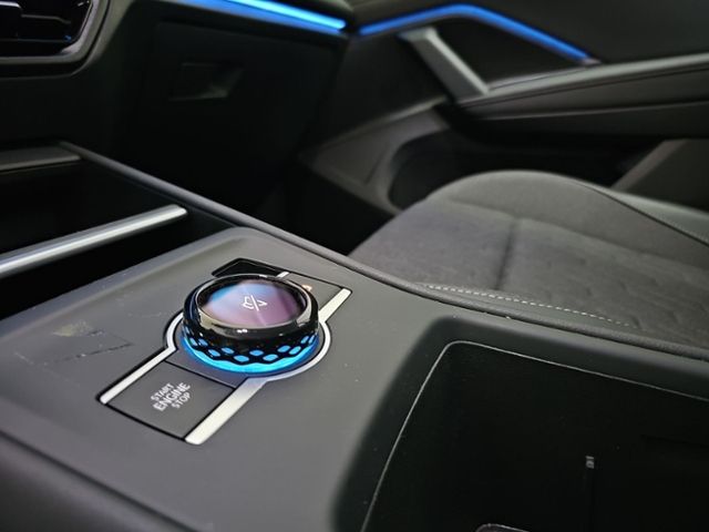 Fahrzeugabbildung Volkswagen Tayron 1.5 eTSI DSG Life HD-MATRIX 7-SITZE 360°