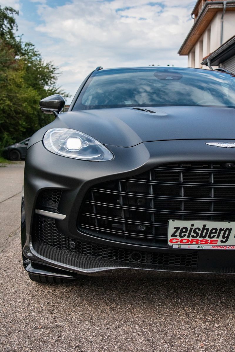 Fahrzeugabbildung Aston Martin DBX 4.0 V8 DBX707 Black Matte Edition