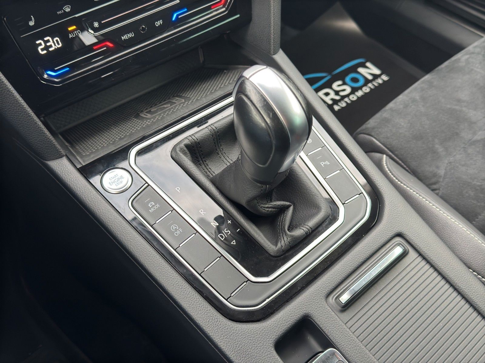 Fahrzeugabbildung Volkswagen PASSAT VAR. 2.0 TDI 200PS R-LINE 18" MATRIX DCC