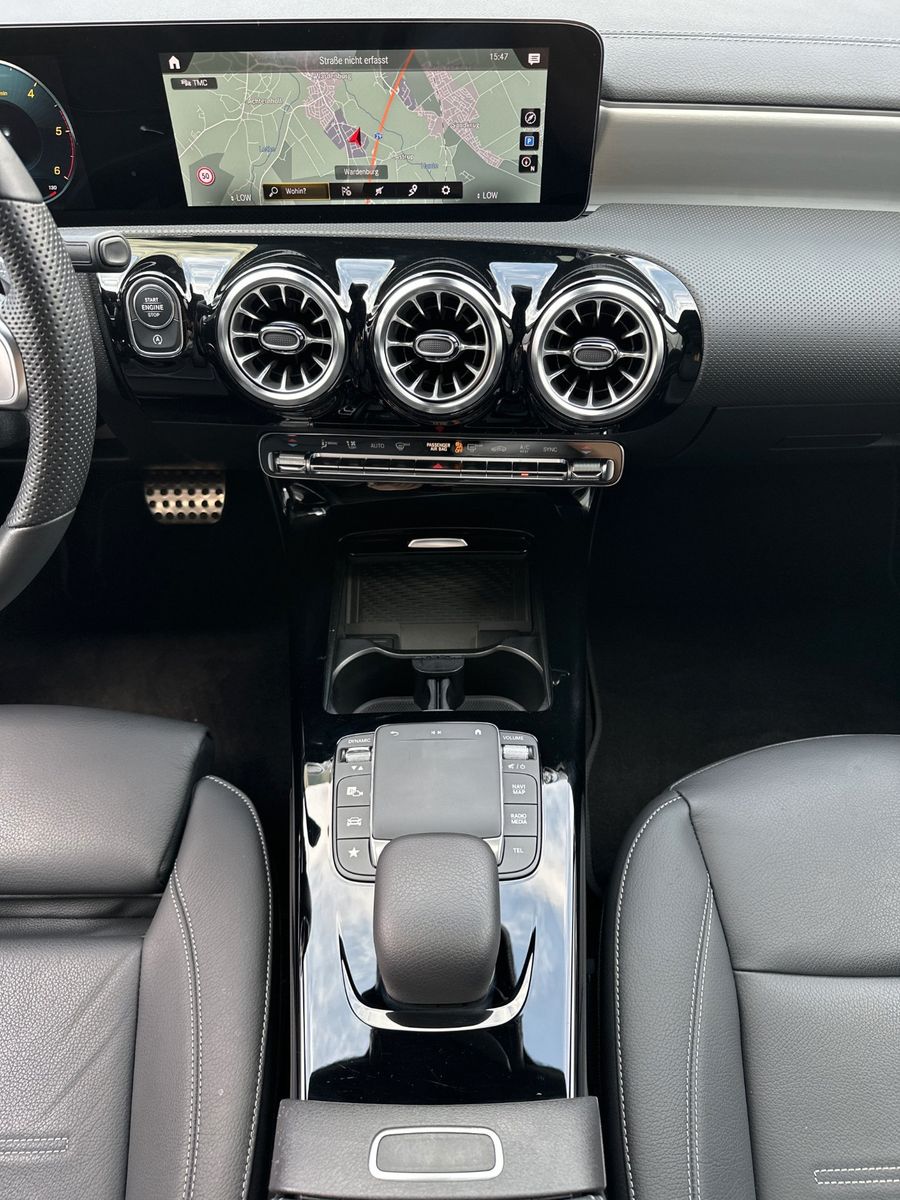 Fahrzeugabbildung Mercedes-Benz CLA 200 Shooting Brake 4M AMG-Line NAV+LED+360°
