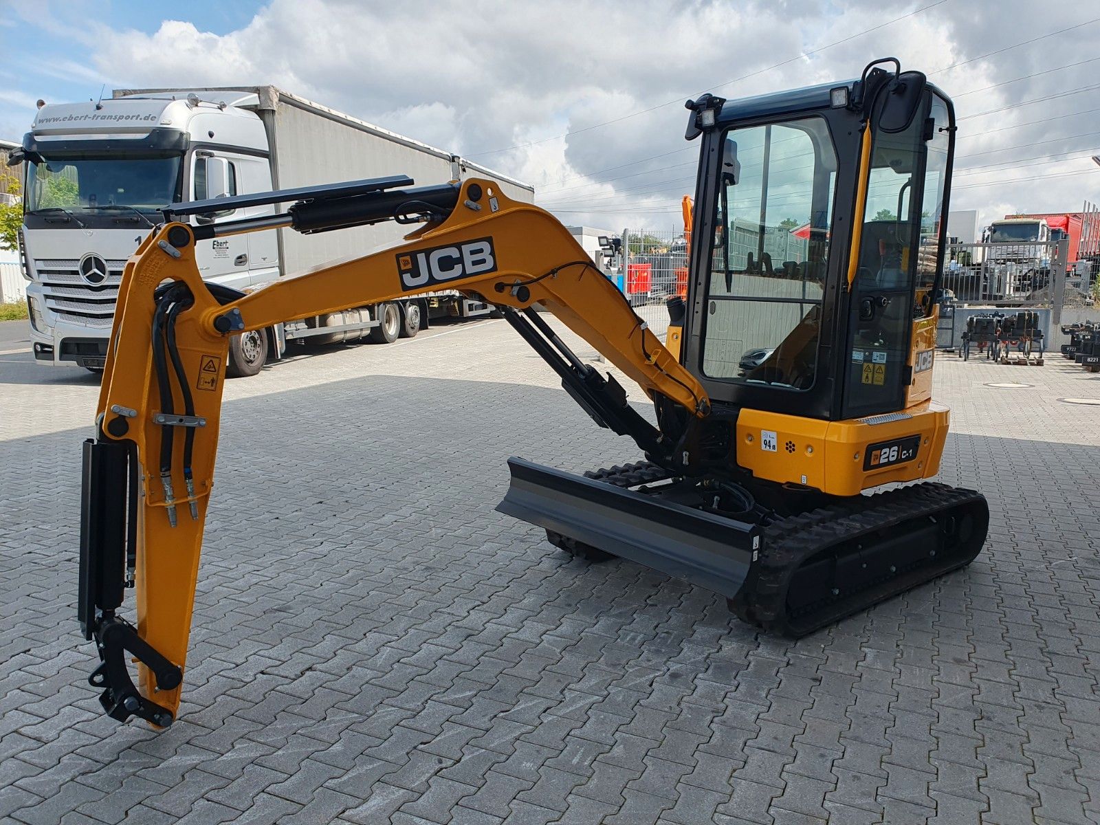 Fahrzeugabbildung JCB 26C-1 Pro Cab / Neufahrzeug / Planierschild