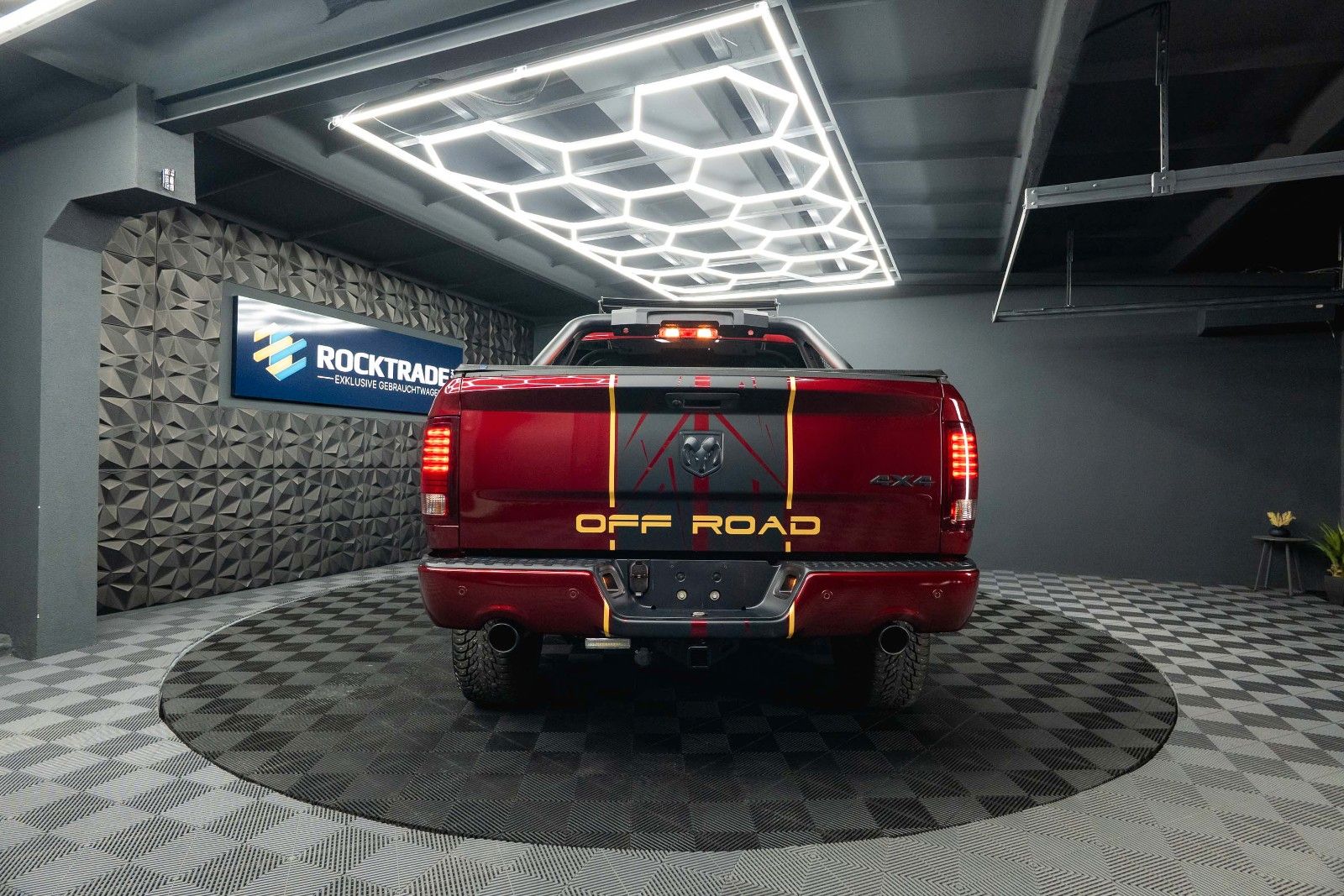Fahrzeugabbildung Dodge RAM 5.7 V8 HEMI 4x4 OFFROAD Night-Paket *LED*AHK