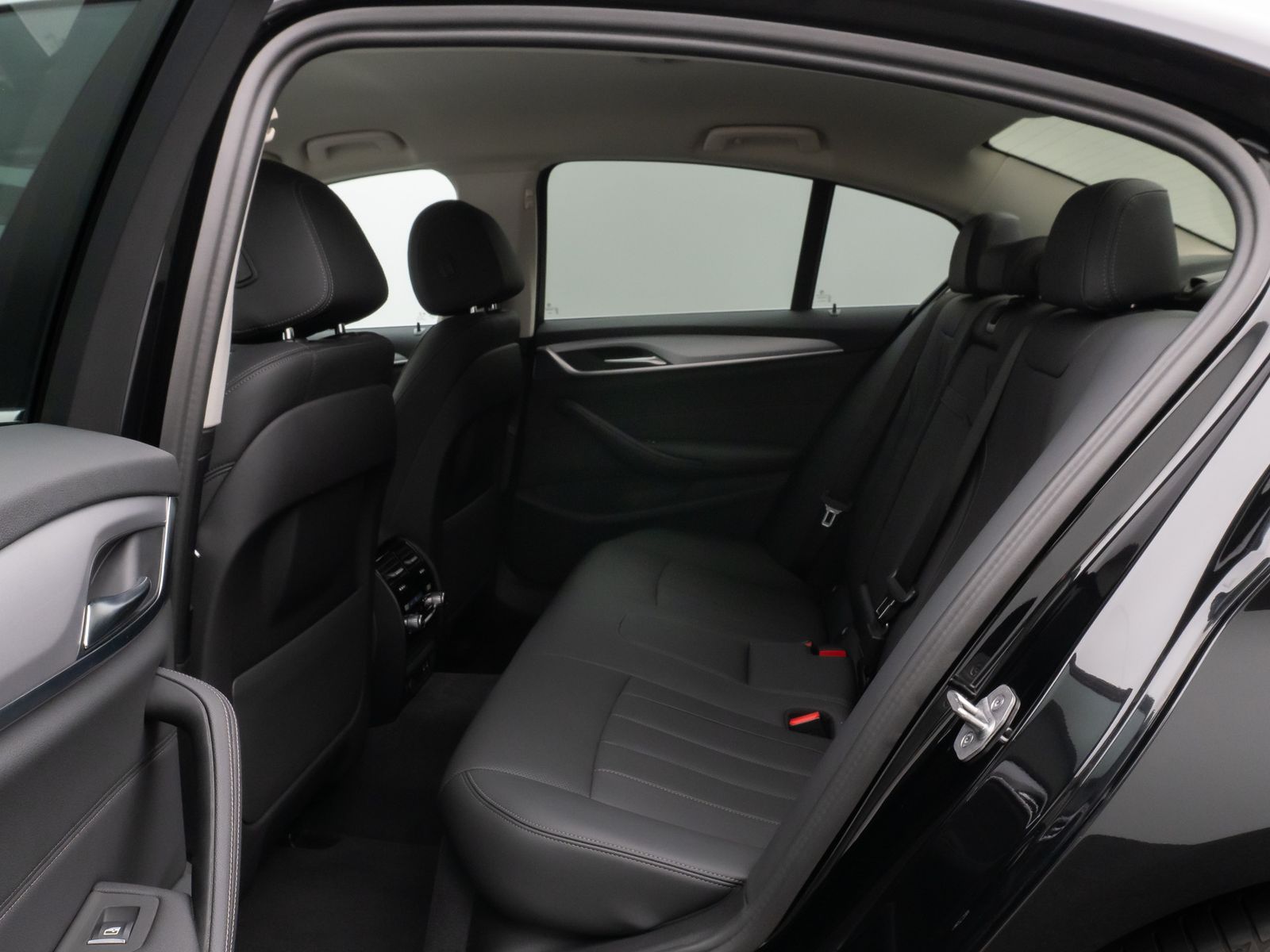 Fahrzeugabbildung BMW 530e Kamera DAB HiFi Leder 4xKlima Alarm 18Zoll