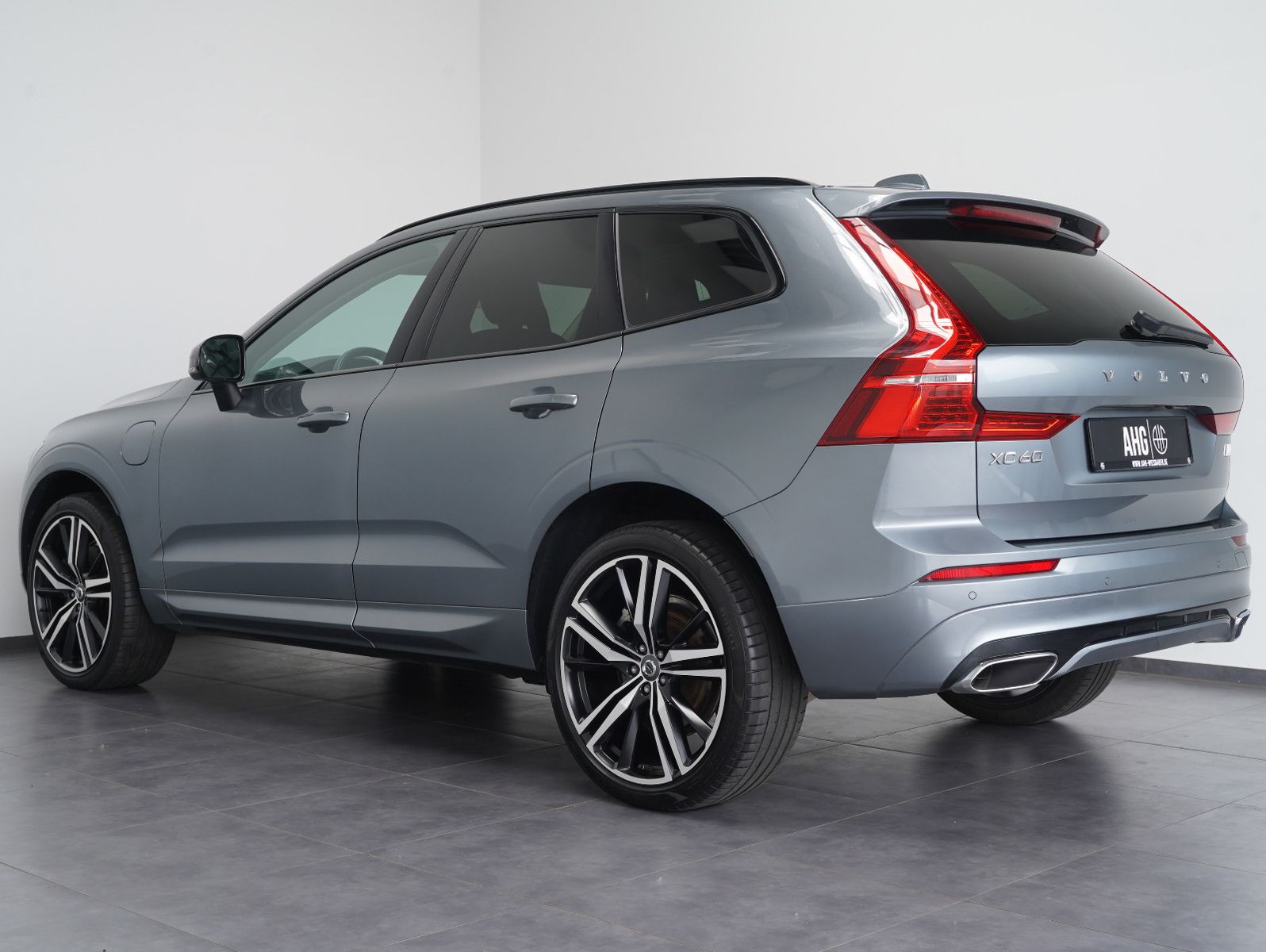 Fahrzeugabbildung Volvo XC60 T6 AWD Recharge Twin Engine R Design PANO