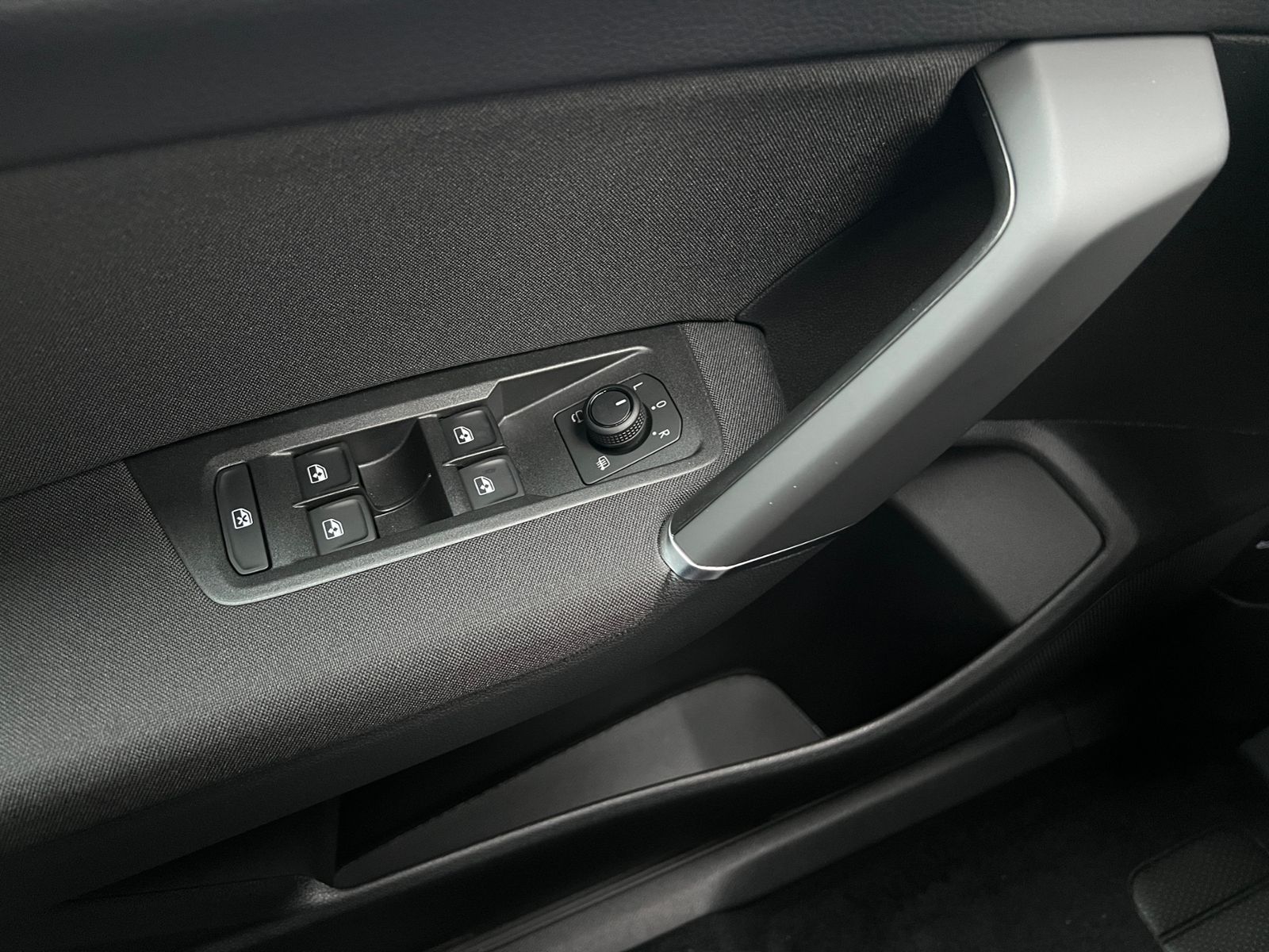 Fahrzeugabbildung Volkswagen Touran Comfortline 1.5 TSI DSG *LED, AHK, 7 Sitz