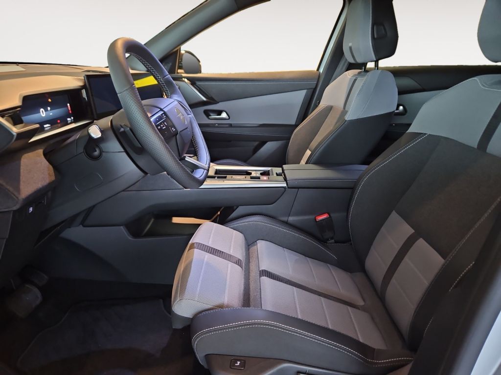 Fahrzeugabbildung Opel Grandland Plug-in-Hybrid 1.6 DI Automatik GS