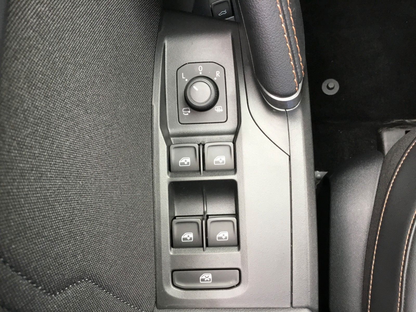 Fahrzeugabbildung CUPRA Formentor 1.5 eTSI DSG +AHK+Navi+18"+TopView