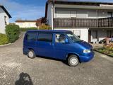 Volkswagen T4 California - blaue Volkswagen T4 California