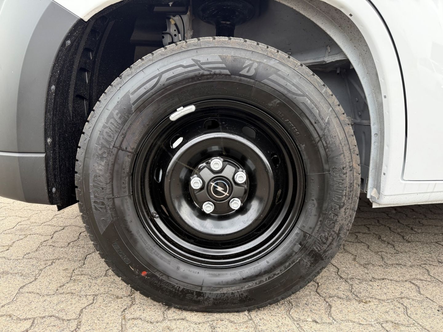 Fahrzeugabbildung Opel Movano 2.2 Blue HDI 140 L3H2 mit Allwetter