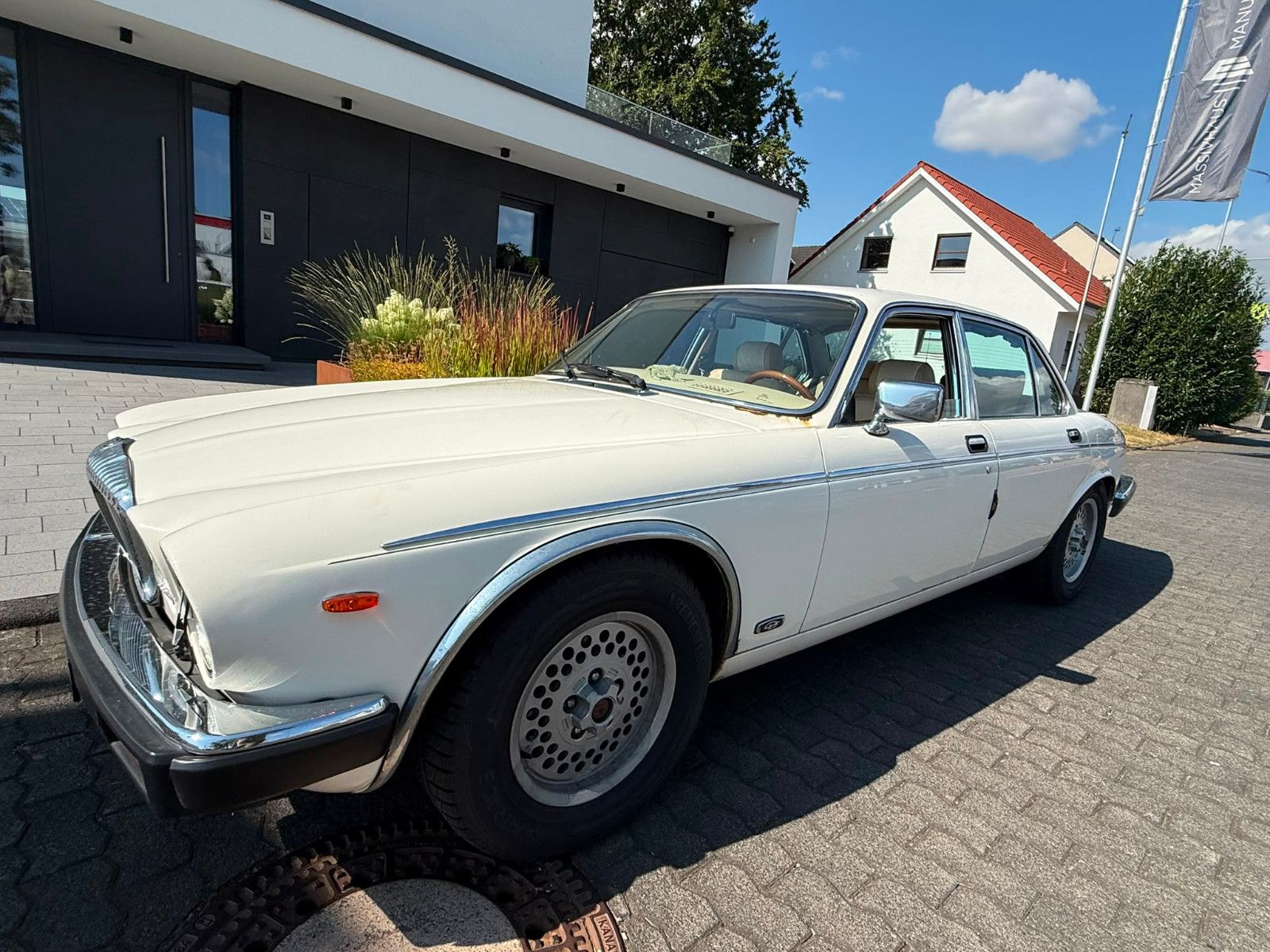 Fahrzeugabbildung Jaguar XJ12 Double Six Serie 3 Daimler H-KENNZEICHEN