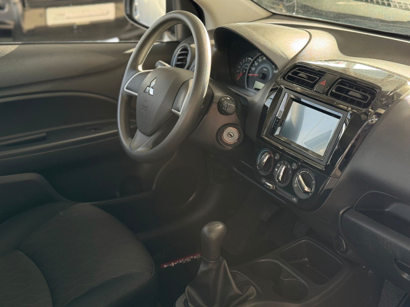 Fahrzeugabbildung Mitsubishi Space Star 1.2 Select "Klima Allwetterreifen"