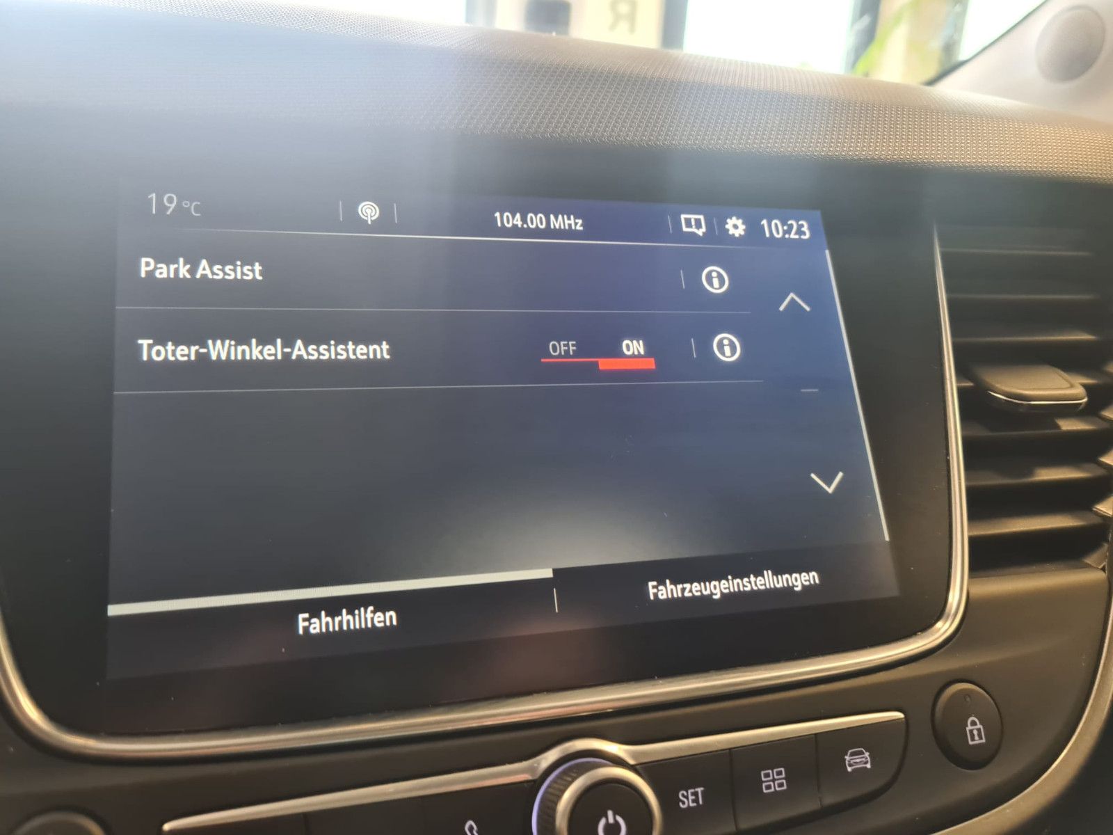 Fahrzeugabbildung Opel Crossland (X)1.2 DI Turbo /KLIMA / NAVI / KAMERA