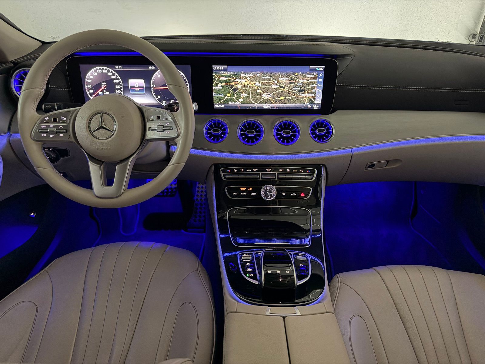Fahrzeugabbildung Mercedes-Benz CLS 350 d 4Matic AMG-LINE/HuD/eGSD/DISTR+/STHZ