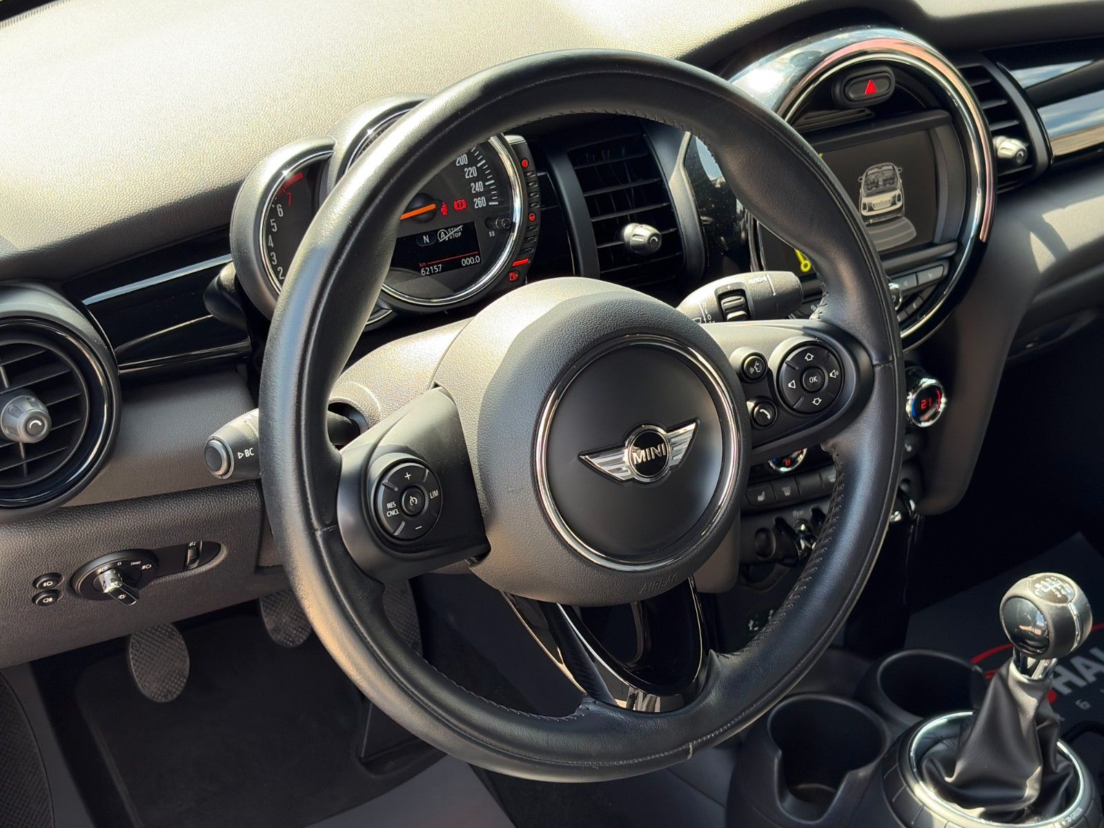 Fahrzeugabbildung MINI Cooper Cabrio Chili Tempomat LED PDC BT SHZ