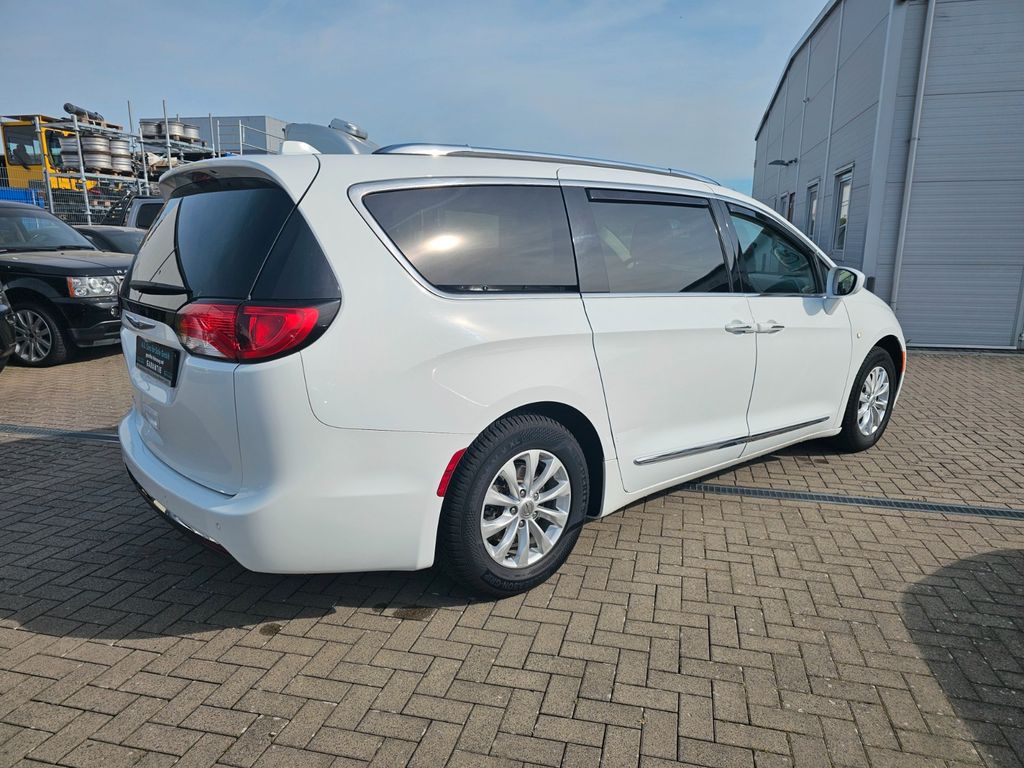 Image of Chrysler Pacifica