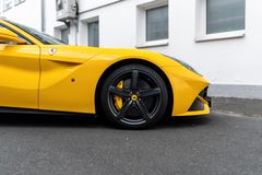 Fahrzeugabbildung Ferrari F12 Berlinetta Giallo Modena *MwSt./Scheckheft*