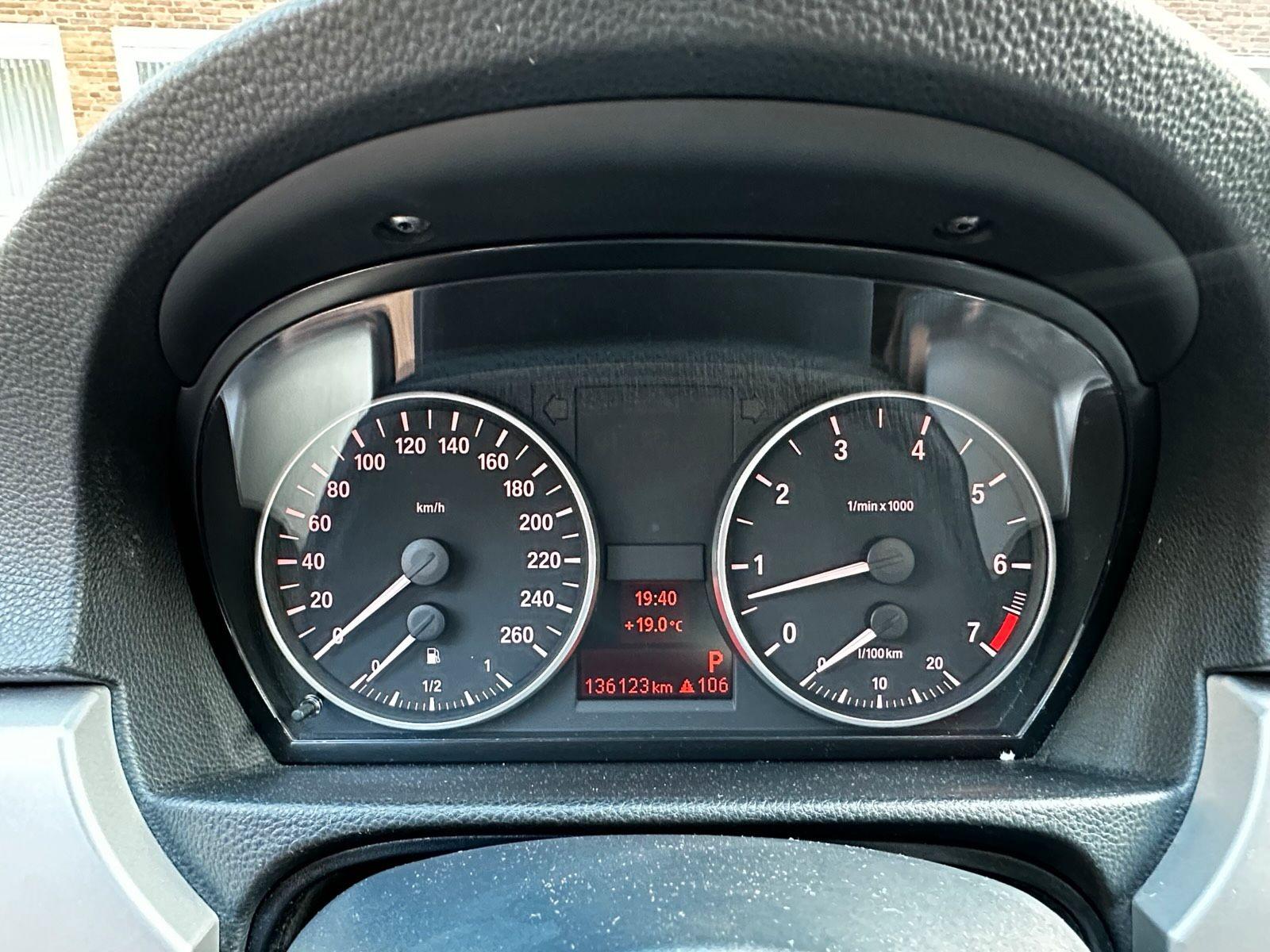 BMW 318 2006 — photo 7