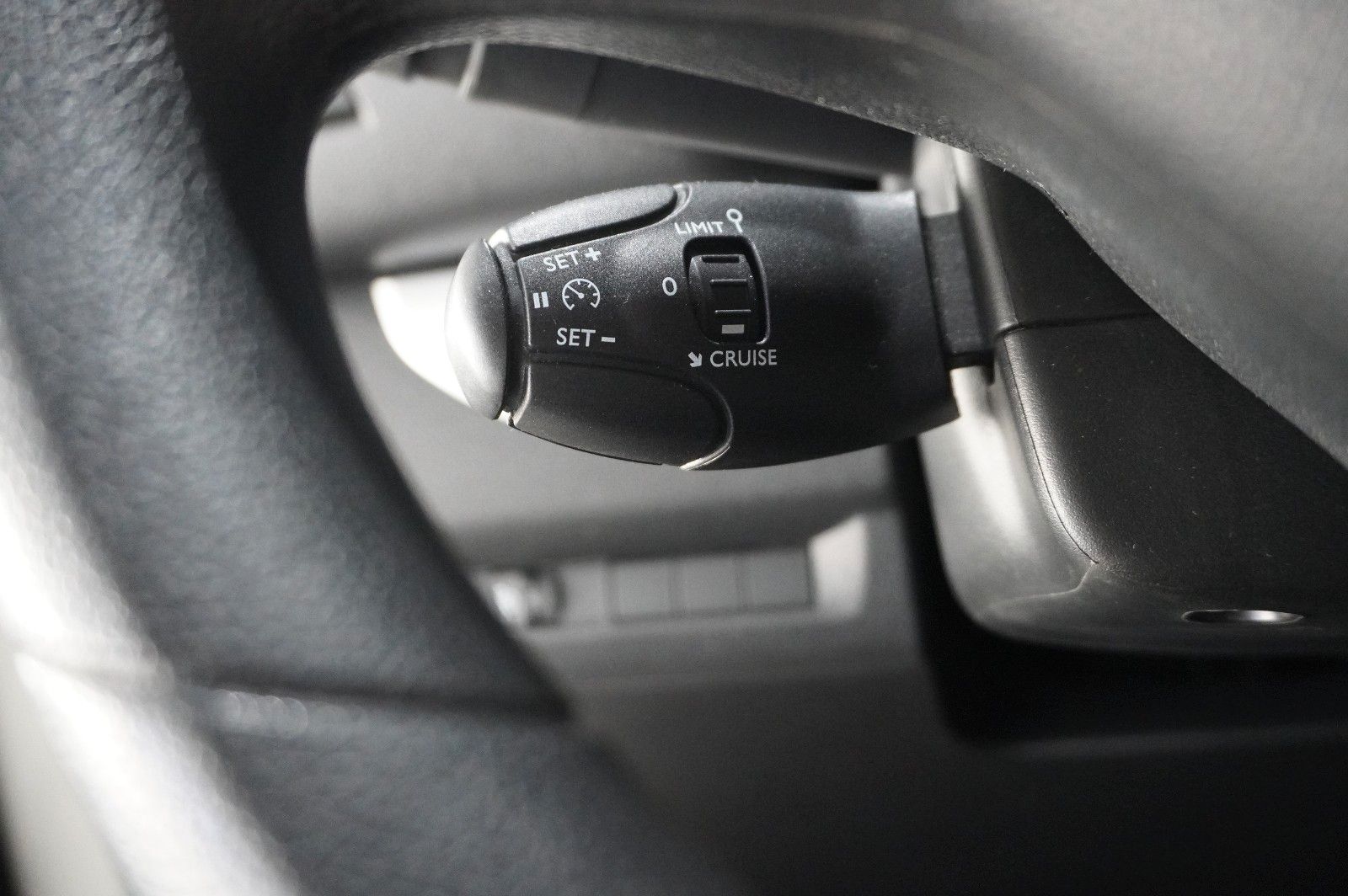 Fahrzeugabbildung Opel Vivaro-e Cargo Edition "M" KLIMA/PDC/TEMP./USB