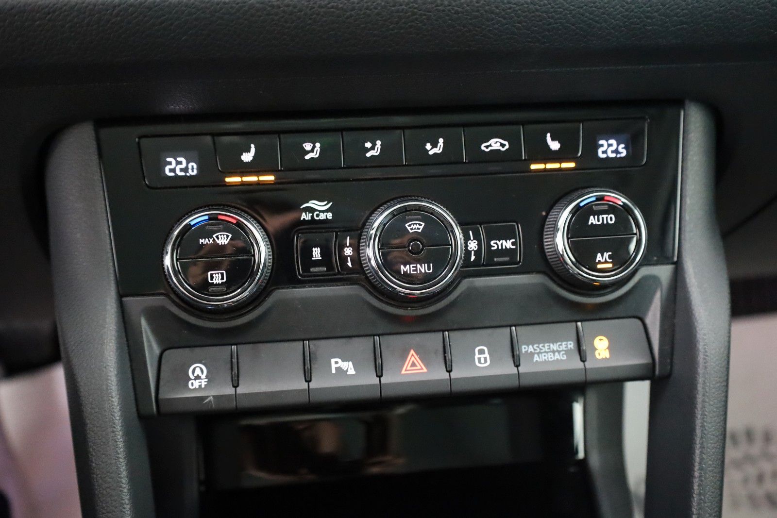 Fahrzeugabbildung SKODA Kodiaq Drive 125 4x4,Navi,4xSH,Kamera,ACC,AHK+WR