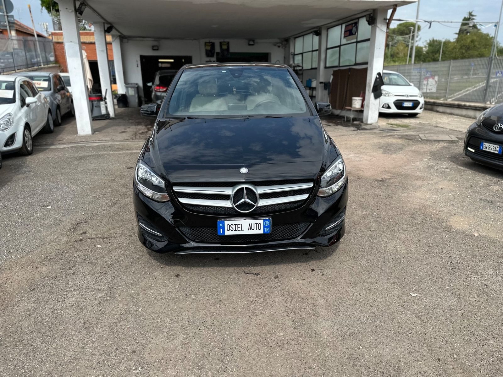 MERCEDES-BENZ B 180