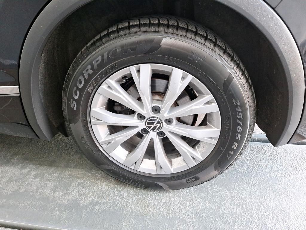 Fahrzeugabbildung Volkswagen Tiguan R-LINE DSG LED AHK ACC 19' APP-CON. 1H