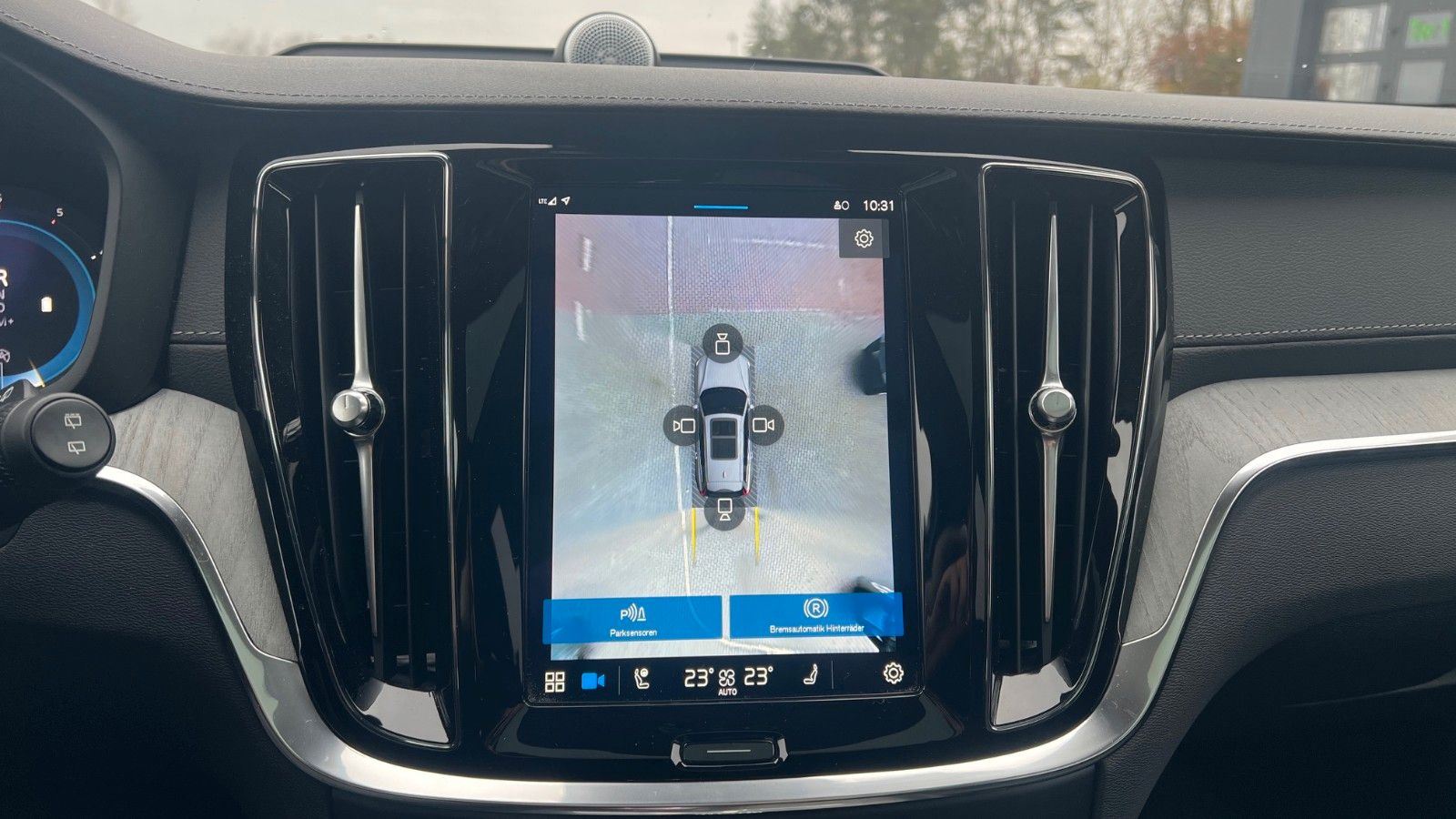 Fahrzeugabbildung Volvo V60 B4 CC Ultimate AWD*B&W*360°*SH*Massage*