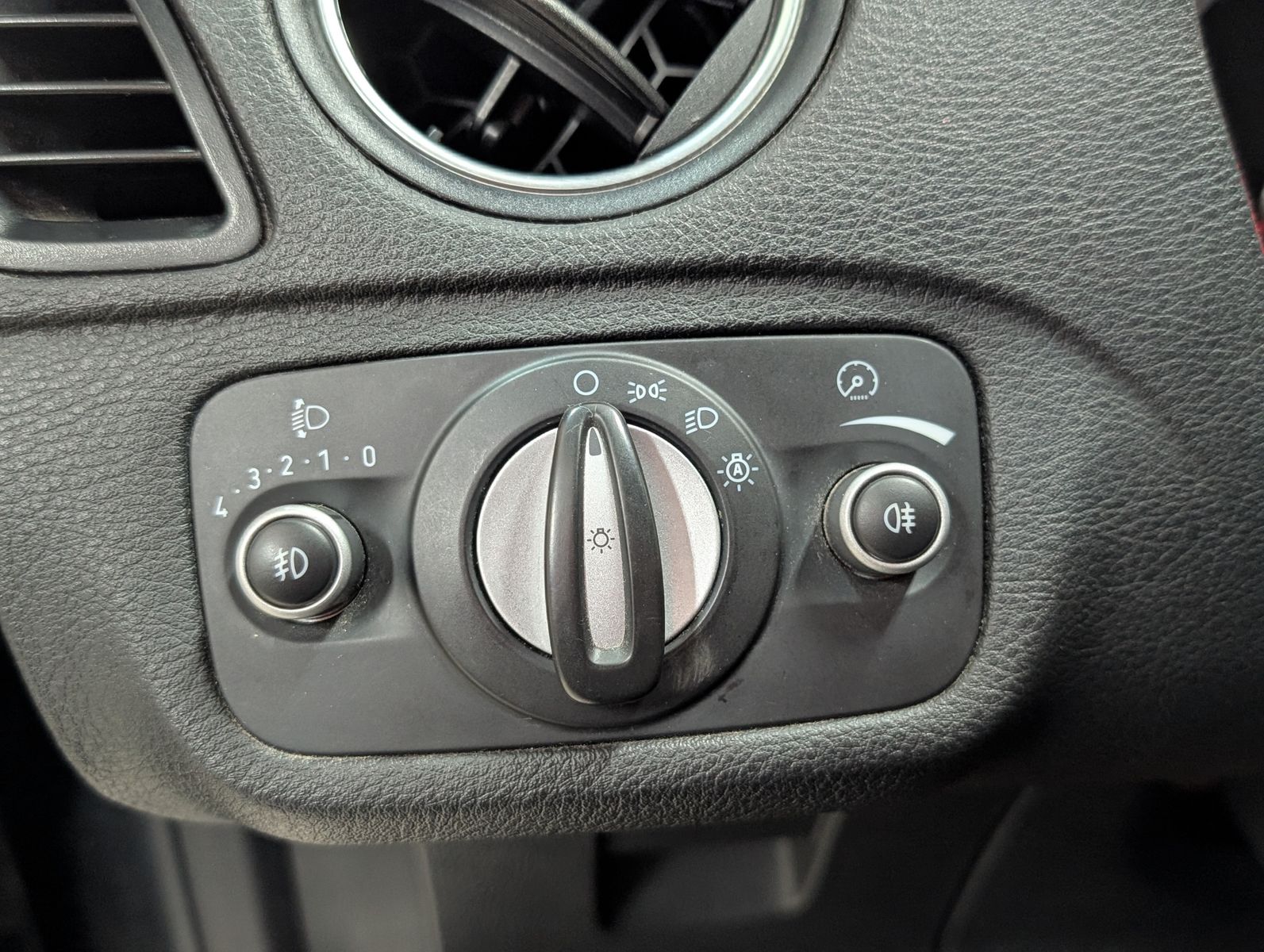 Fahrzeugabbildung Ford Galaxy Ghia 7-SITZ AHK PDC LEDER EURO5 KLIMA