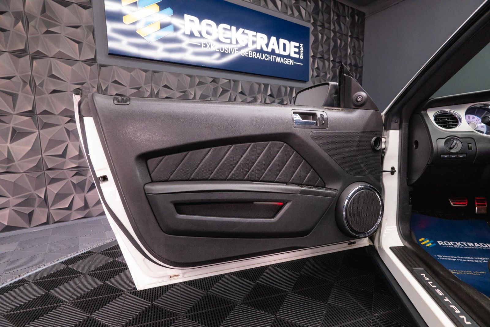 Fahrzeugabbildung Ford Mustang 3.7 V6 GT Cabrio | TÜV 2028 | 4Season