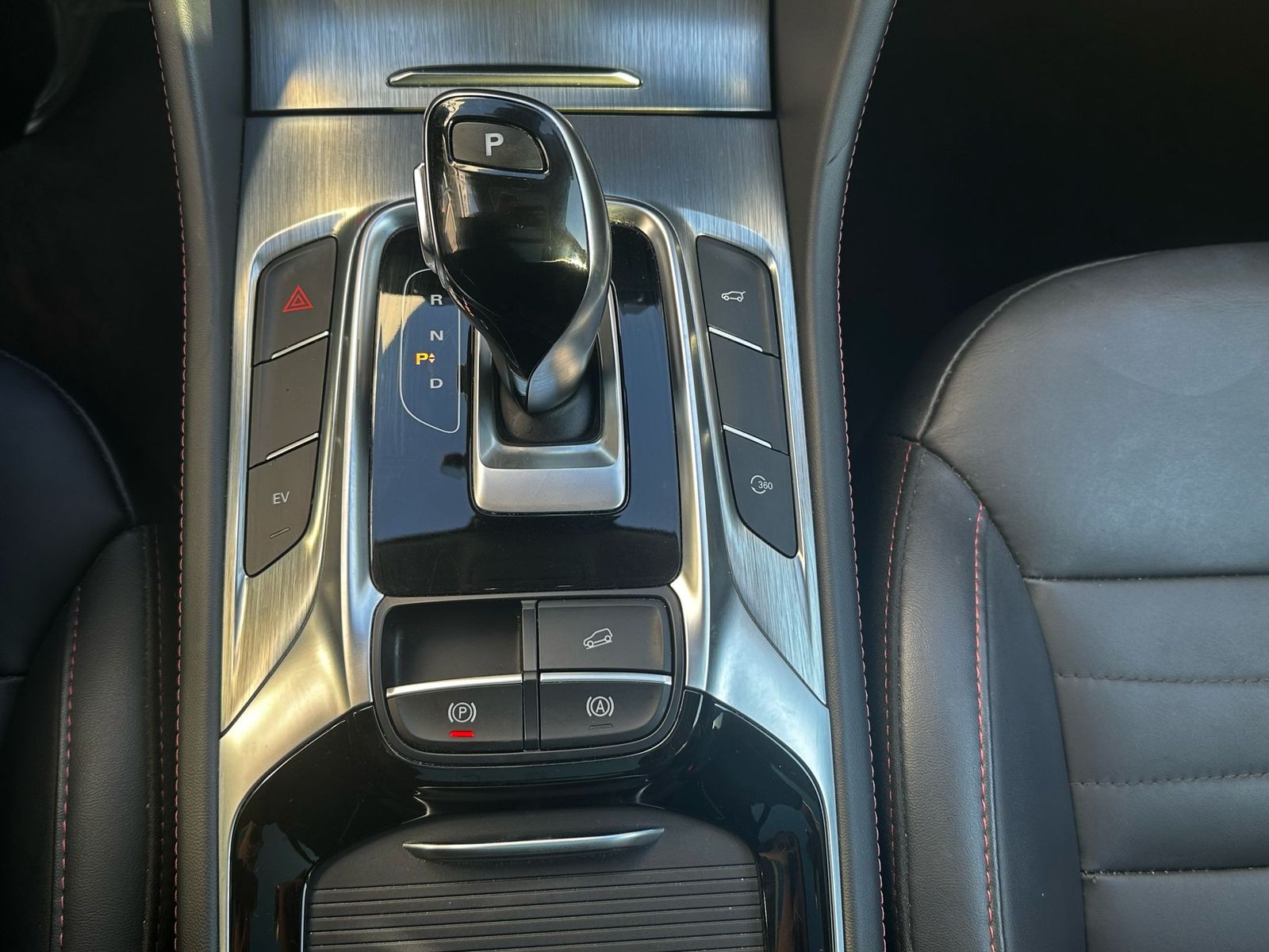 Fahrzeugabbildung MG EHS Luxury PANO+LEDER+NAVI+SHZ+KAMERA+ACC+360°