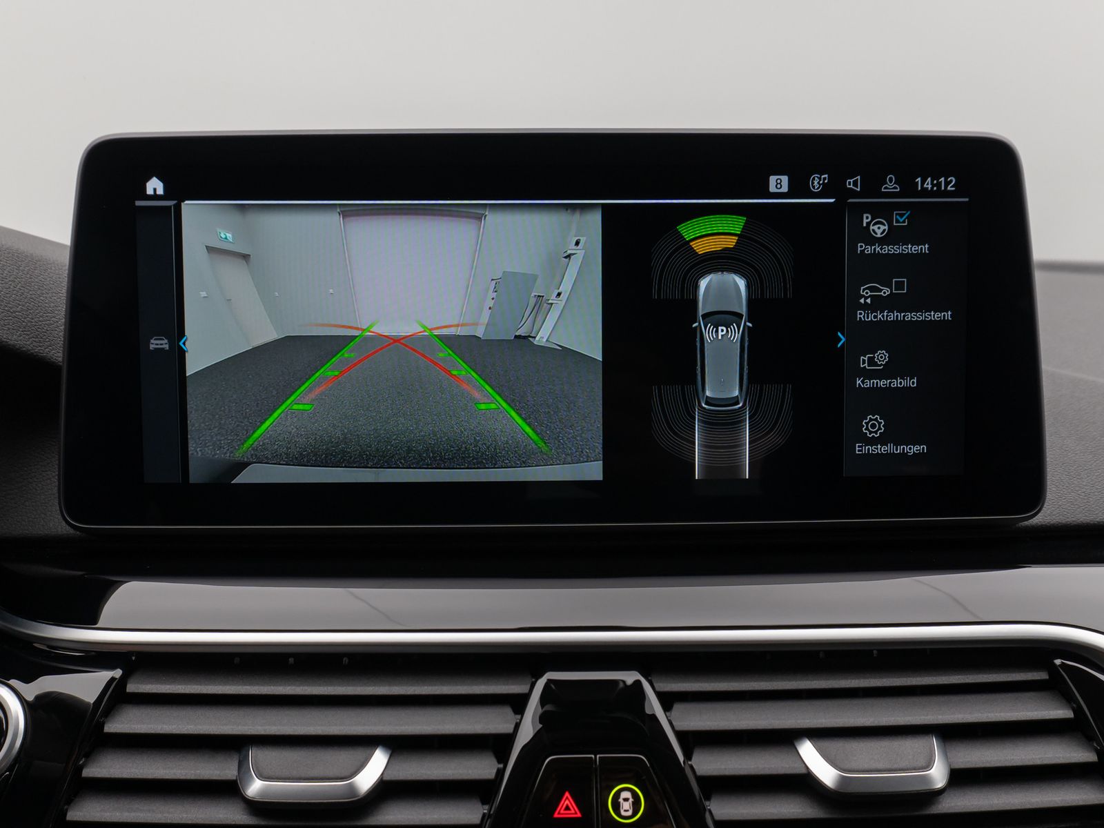 Fahrzeugabbildung BMW 530e Kamera DAB CockPitPro Stop&Go Alarm LED