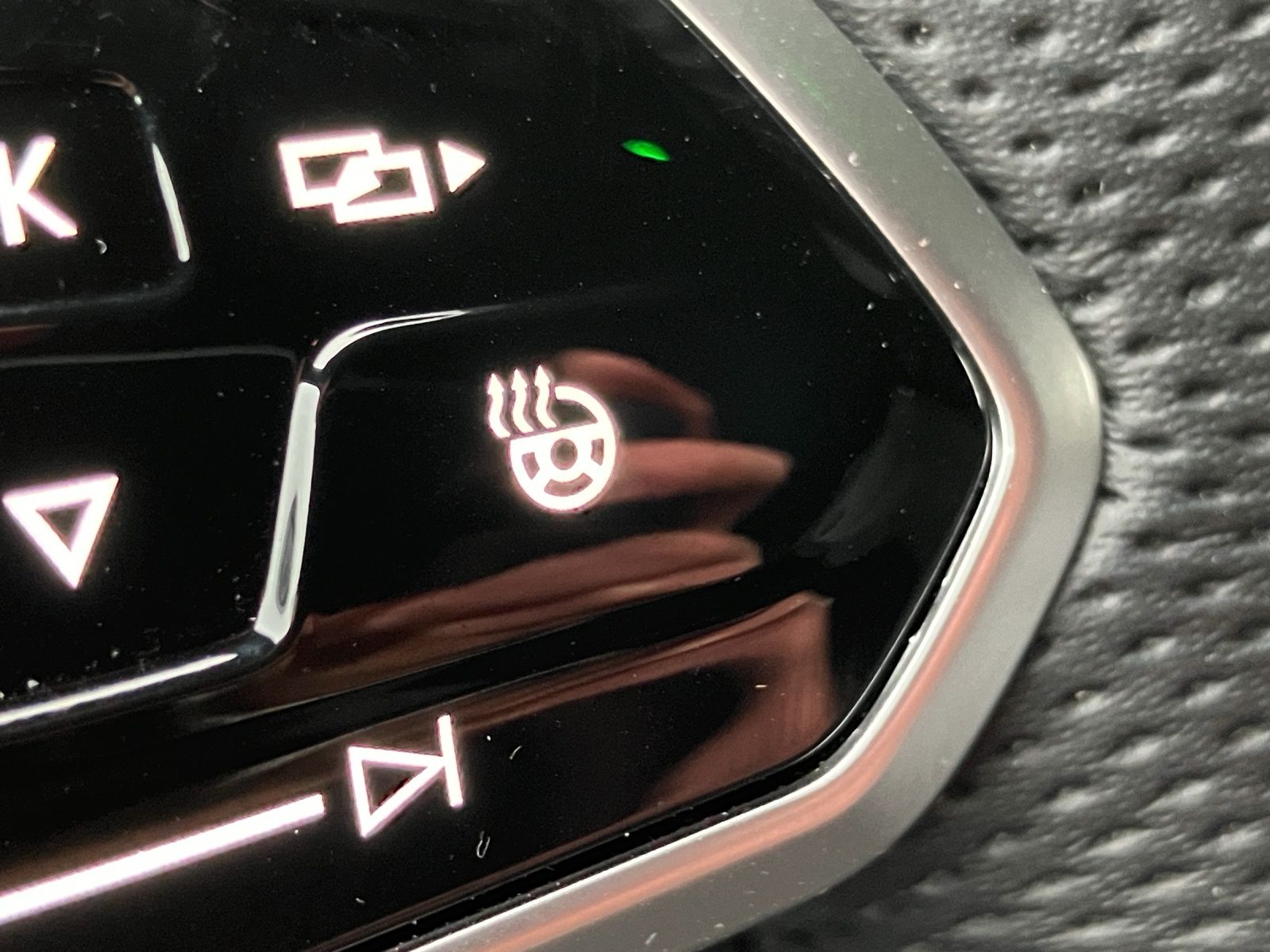 Fahrzeugabbildung Volkswagen Golf VIII 1.5 TSI R-Line DSG LED+ ACC RFK NAVI T