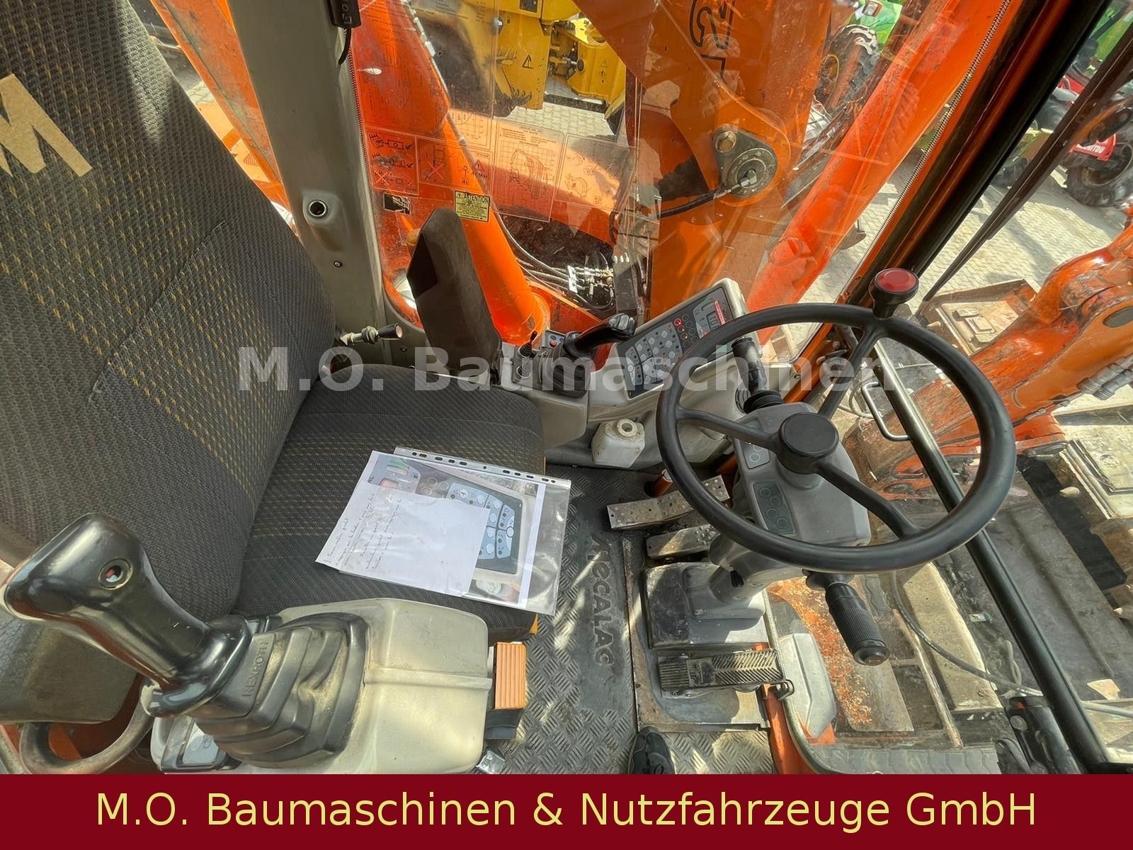 Fahrzeugabbildung MECALAC 12 MTX  / Klappschaufel / Gabel / 3x Tieflöffel