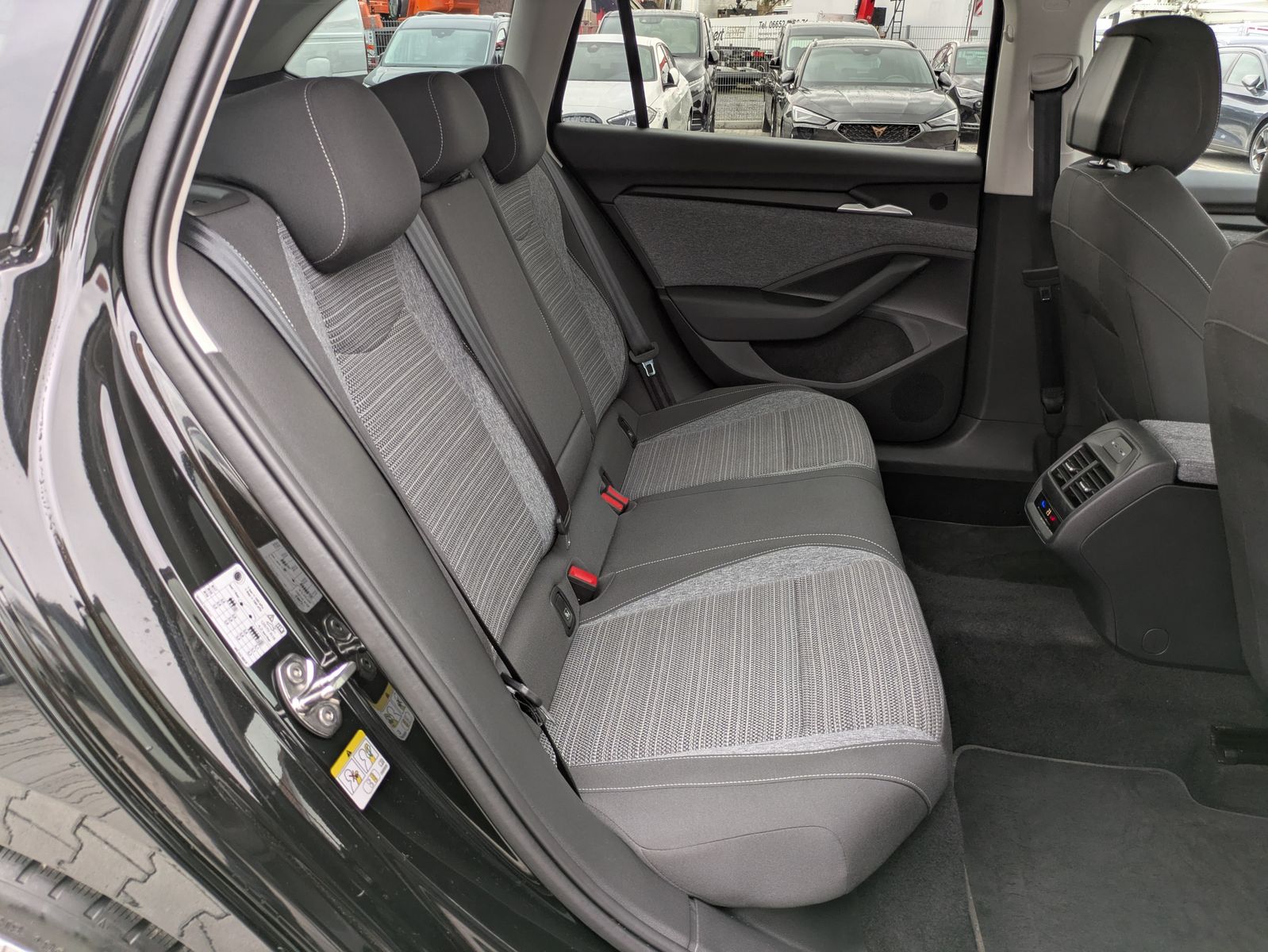 Fahrzeugabbildung SKODA Superb 2.0 TDI 4x4 Selection MATRIX*AHK*PANO*19"