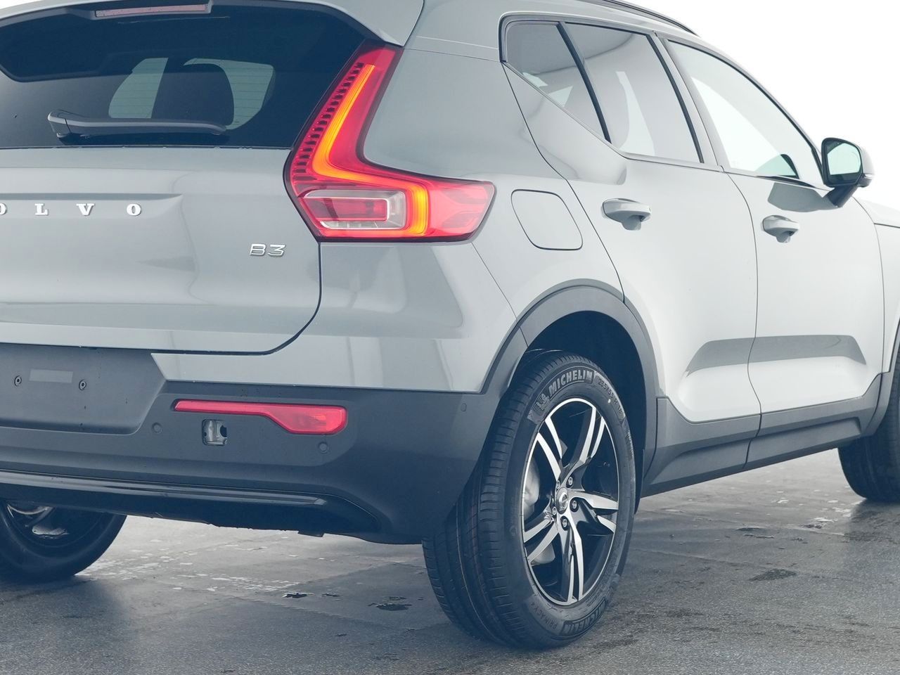 Fahrzeugabbildung Volvo XC 40 B3 Plus Dark | Standheizung | 360°