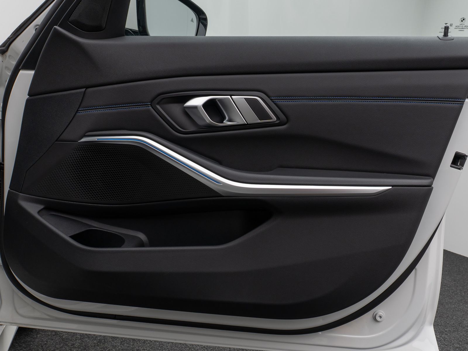 Fahrzeugabbildung BMW 330e M Sport Kamera Laser HUD DAB HiFi Komfort