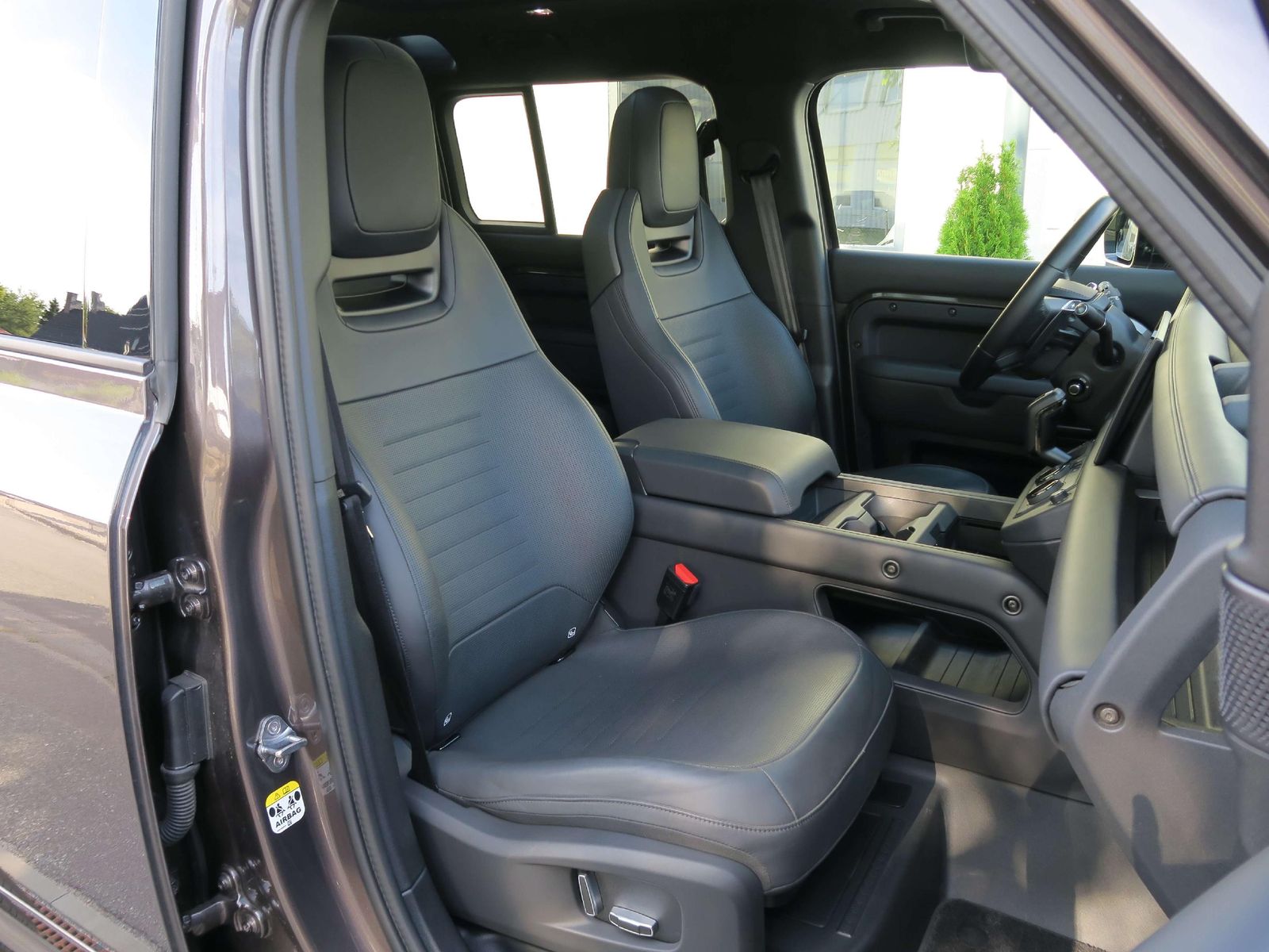 Land Rover Defender 110 P635 OCTA 1.Hd.*Leder schwarz*22' foto 4