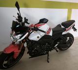 Yamaha FZ8 Sonderedition mit Akrapovicauspuff - NAKED BIKE VON 126 BIS 250 CCM