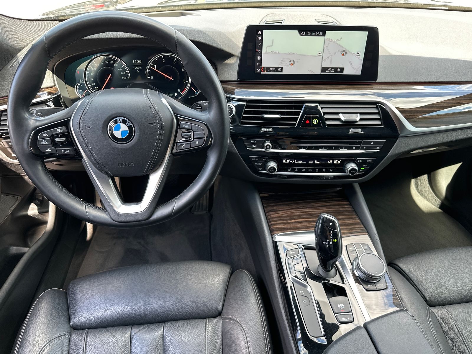 Fahrzeugabbildung BMW 520d xDrive Touring NAV+LED+SHZ+HEAD-UP+ACC+H&K
