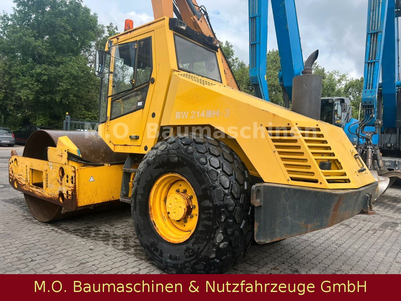 Fahrzeugabbildung BOMAG BW 214 DH-3 / 14 T / Walzenzug /