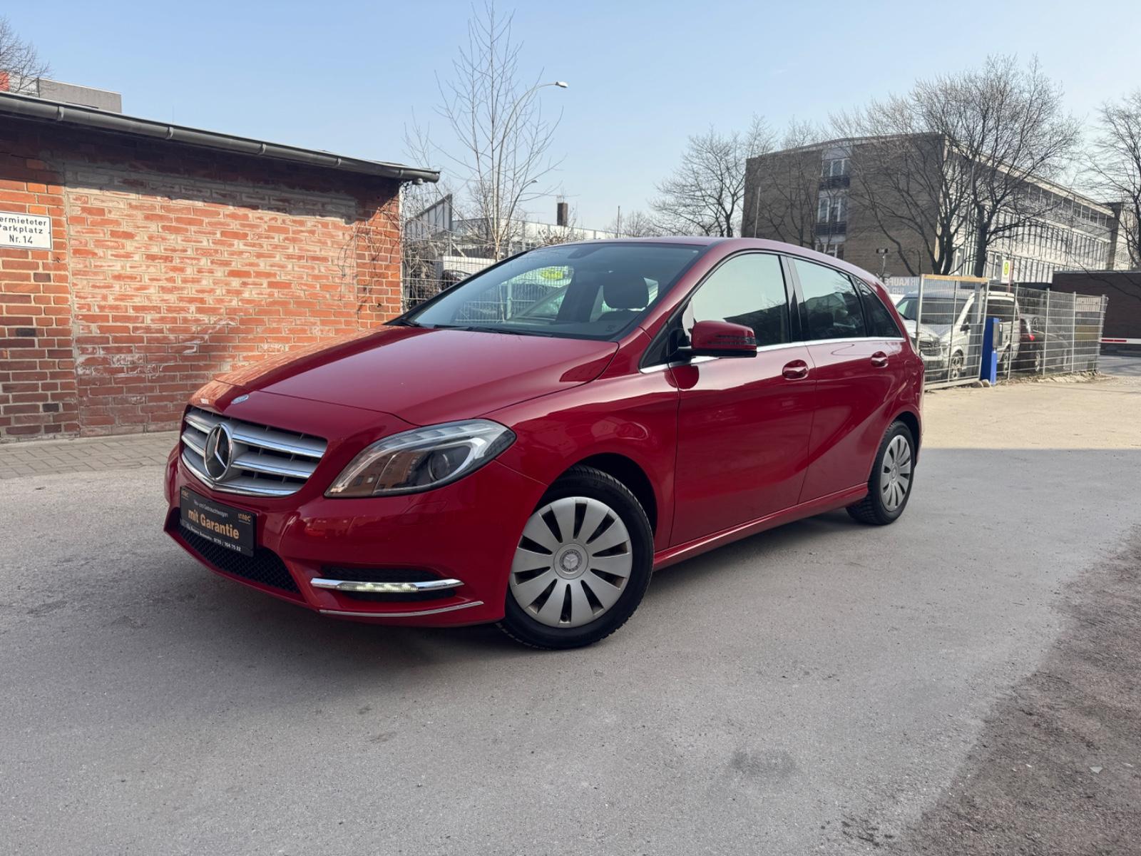 Mercedes-Benz B 180 1.Hand*Scheckheft*TOTWINKEL*Rück.cam*NAVI*