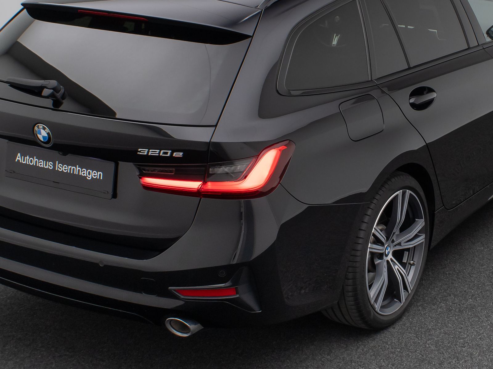 Fahrzeugabbildung BMW 320e xD Sport Line DAB Laser HUD HiFi Panorama